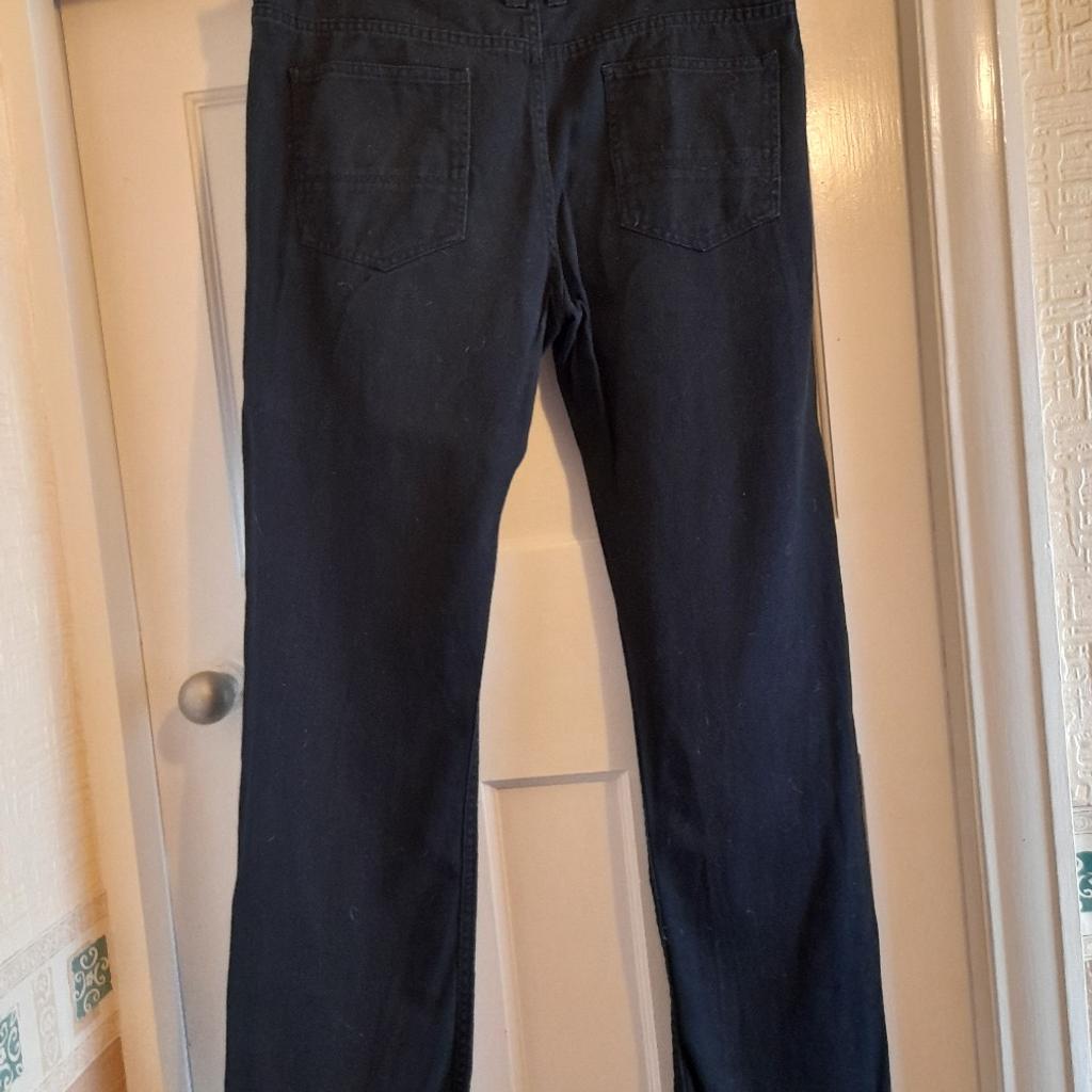 Denim co. jeans black straight leg.
Ex. cond.
Other jeans available this size.
fy3 Layton or can post for extra