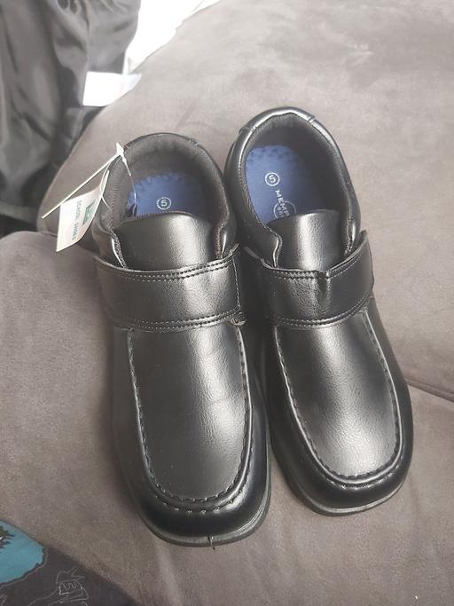 Buy & Sell West Midlands Solihull - Photos for OLDER BOYS SIZE 5 SCHOOL SHOES