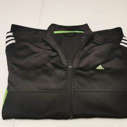 Verkaufe hier ein sehr gute erhaltene Sport Weste von Marke Adidas in schwarz Farben Gr S 176 wenig getragen wie neu siehe Fotos.