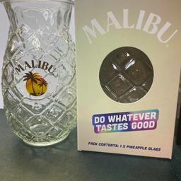 Malibu pineapple shaped glass
Brand new and boxed
Perfect for party
(Set of 4 is available at £15)