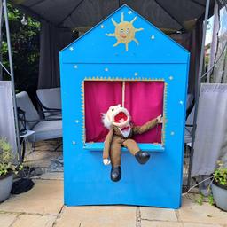 used puppet theater , can be used for kids to act out thier own show or for them to put on a buppet show

free standing , Folds flat for storage

an amazing experience for any child

Collection from Pelsall Walsall delivery available for an additional cost

would swap for a trangia ❤️