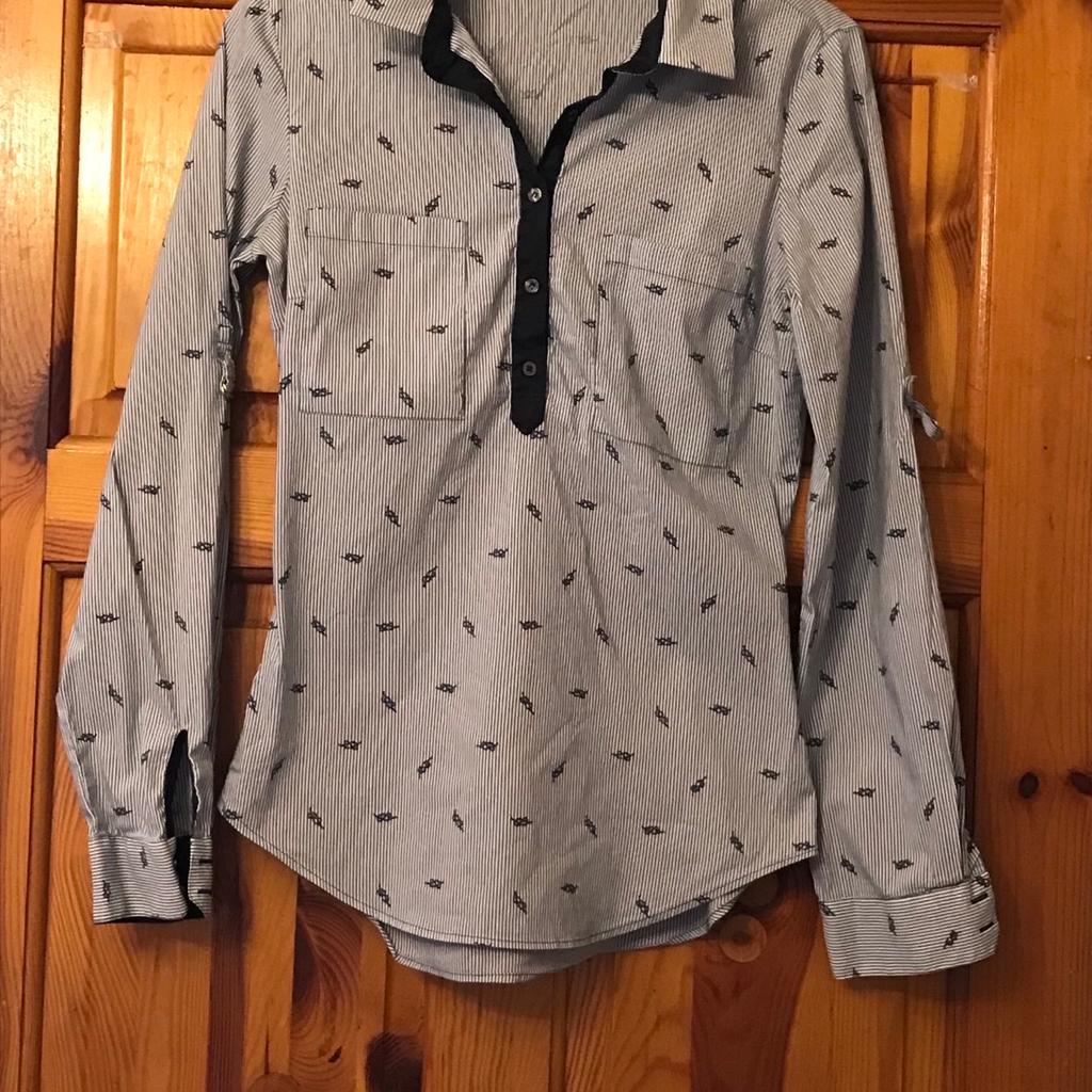 Beautiful zara shirt can be worn long or short on the sleeves as per picture

Size S