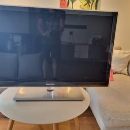 Verkaufe Samsung Fernseher, 40 Zoll, mit Standfuß.
Type UE 40C6200