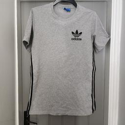 Men's Adidas Originals t-shirt
Grey with black stripes
Size medium