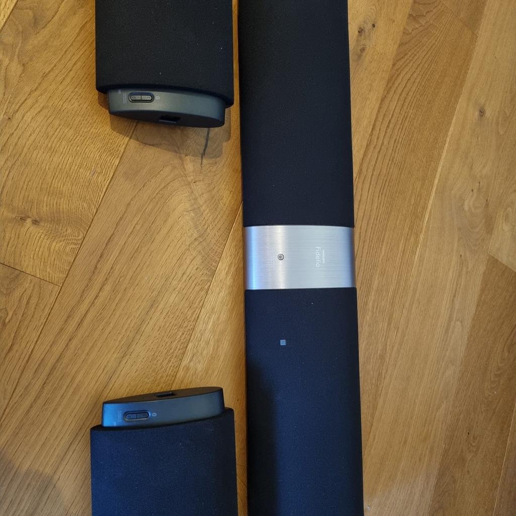 Verkaufe Philips Fidelio E5 Soundbar mit Subwoofer
beidseits abnehmbare Boxen, 1 davon defekt.