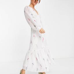New without tags

ASOS DESIGN button through embroidered maxi tea dress in white

Beautiful dress