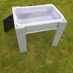 sand or water table
comes with lid
great for little ones exploring water sand play 
hand made last one