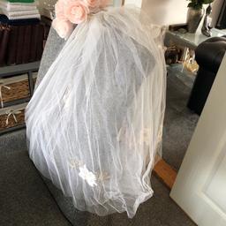 Bridal Veil by PETA ( see all photos)
3 Layer Short Wedding Veil I would say Off White with cream embroidered flowers and leaves
This Veil is at least 80 years old and just been in storage in box it was purchased in
Accept £50 …Genuine 1960s

Tiara sold separately