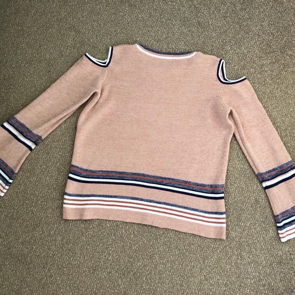 Cold shoulder jumper Papaya
Size 14
Very good condition

Freshly washed