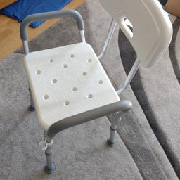 Shower Seat - As new condition - never used.
Height adjustable aluminium frame with plastic seat and back and rubber non slip feet
Lightweight and sturdy.
Ideal for disabled or elderly.
Collection only from Allhallows Kent ME3 9
Delivery not available.