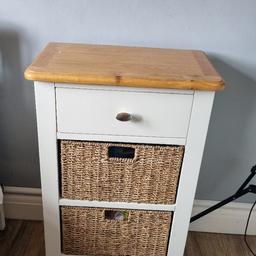 Will sell as set or seperatley (chest of drawers / side units)

cream colour

5 chest of drawers H 96cm, D 40cm, W80xm - £80

2x side unit (3 drawer) H 75cm, D 30cm, W 50cm - £50

open to sensible offers