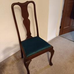 4 X Queen Anne style solid wood chairs with fluted front legs.
Newly reupholstered in dark green velvet.
Some minor wear and tear marks on wood but normal for age. Very sturdy chairs.