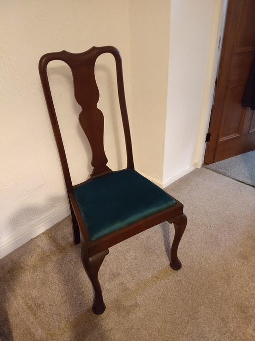 Buy & Sell West Yorkshire Kirklees - Photos for 4 X Queen Anne style solid wood chairs.