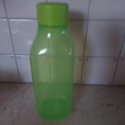 Verkaufe neuwertige grüne Tupperware Eco Trinkflasche eckig 1 Liter mit Schraubverschluss.
Wurde 2-3 Mal mit Wasser befüllt.

Wichtiger Hinweis laut Gesetz! Dieser Privatverkauf erfolgt unter Ausschluss von Gewährleistung, Garantie und Rücknahme!