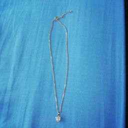 never been worn
good necklace with a heart