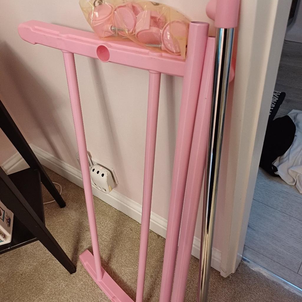 2 Pink clothes rails in B60 Bromsgrove für 20,00 £ zum Verkauf | Shpock DE