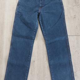 verkaufe eine Jeans von Wrangler, Gr. 32-30, Farbe blau. 8,--
Versand bei Übernahme der Versandkosten möglich. Privatverkauf