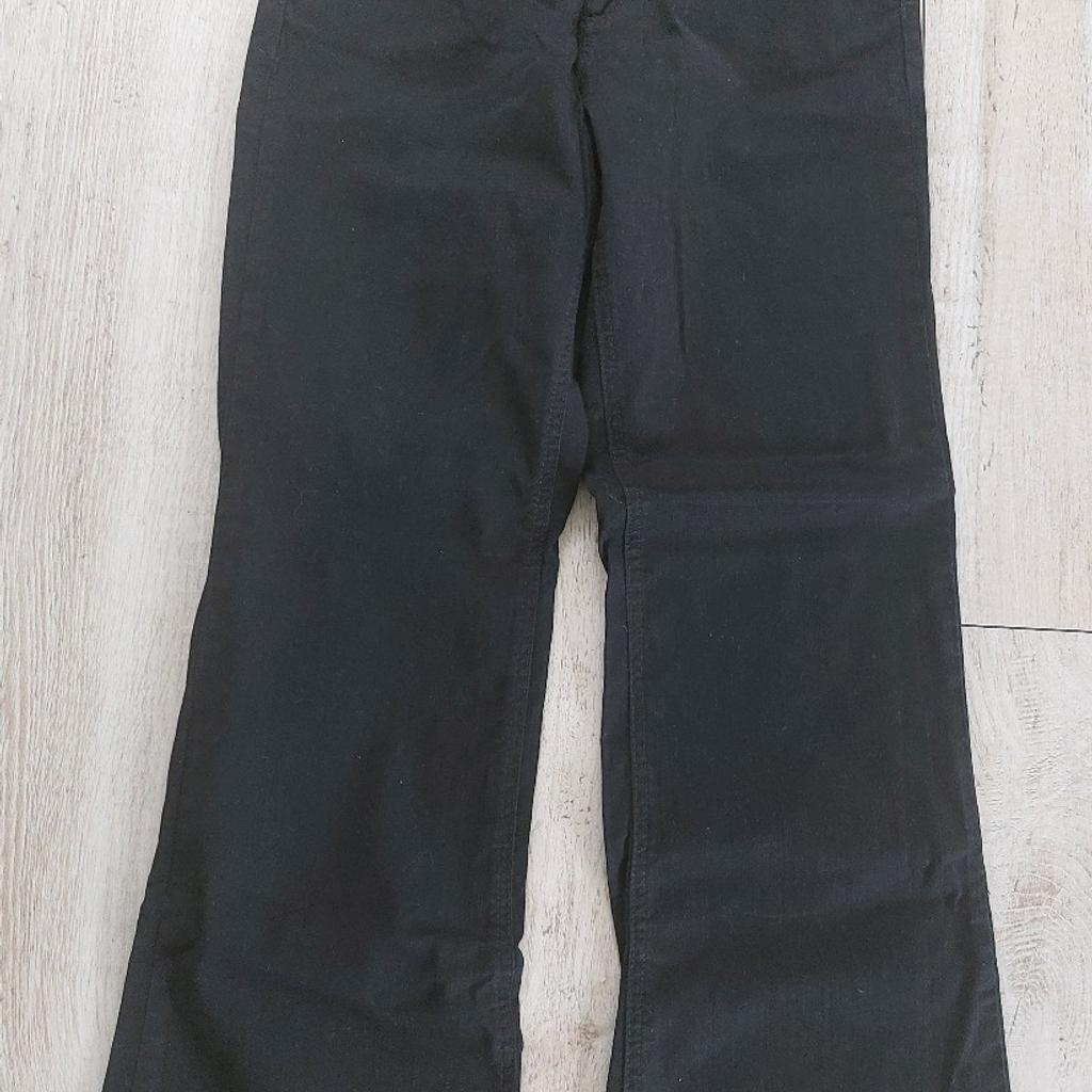 verkaufe eine schwarze Jeans, Gr. 38K von C&A (Yessica). 7,--€.
Versand bei Übernahme der Versandkosten möglich. Privatverkauf