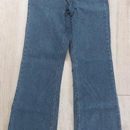 verkaufe eine Jeans, Gr. 38K von C&A (Yessica). 7,--€.
Versand bei Übernahme der Versandkosten möglich. Privatverkauf