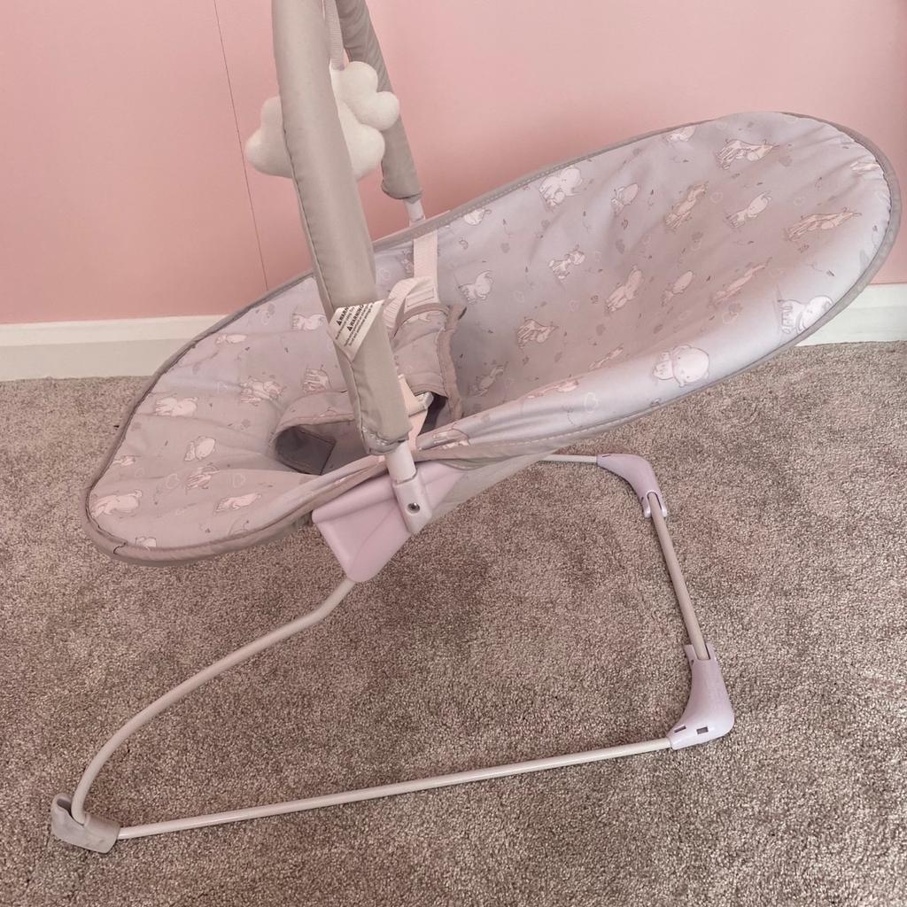 Baby bouncer good condition 3 vibration settings to soothe baby and different lullabies to choose from. Cover can removed and machine washed.