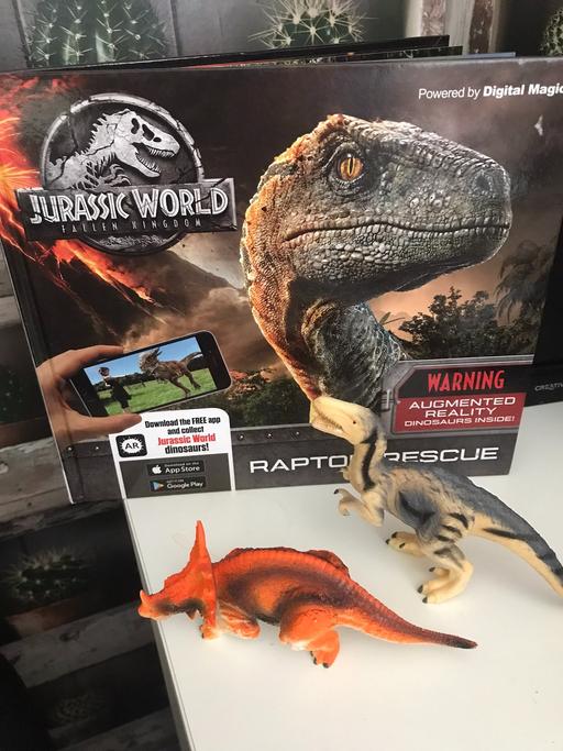 Buy & Sell Northumberland Hartford - Northumberland - Photos for JURASSIC WORLD BOOK AND TWO DINOSAUR FIGURES