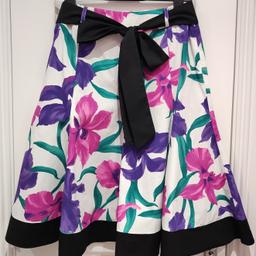 New Women's Debenhams Petite Collection Floral Multicoloured Skirt
Size: Size: UK 12. Euro 40. US 8. FR 40. D 38.
Colour: Multicoloured
Comes with a black cotton belt. The belt can be tied on the front or at the side.
Side Zip Closure
Sits at the knee, but check the length 25.5" against yourself so you are happy with where the skirt will sit.
Material: 100% Cotton
Occasion: Casual
The inner ribbons which are used to help hang the skirt onto a clothes hanger have been removed.
The skirt is new but does not come with tags. It has not been worn.

Measurements are approximate:
Waist 32"/81.2cm
Length 64.7cm

Machine Washable at 30 degrees, or hand wash.
Remove the belt from the skirt before washing it and put it in the washing machine.
Do not tumble dry.
Iron on reverse whilst still damp. If dry spray with water from the iron to dampen.
New Condition
Great for a gift
I will consider offers
More for sale
Sold from a smoke-free and pet-free home.