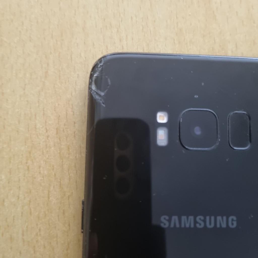 Samsung galaxy s8 6gb good battery life and in good condition, always been in a case, comes with a case and chager. i have done a factory reset so ready to go has a small defect in the corner which doesn't make a difference in the performance.