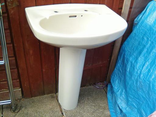 Buy & Sell North Northamptonshire Kettering - North Northamptonshire - Photos for ARMITAGE SHANKS Pedestal sink/basin,