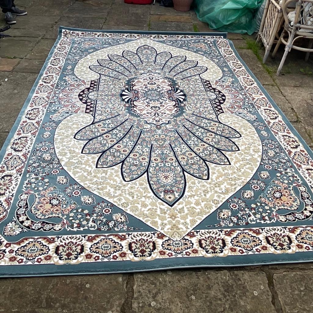 Brand new luxury Isfahan turkish rugs Colour blue size 300x200cm The finest rugs in all Uk collection le5
