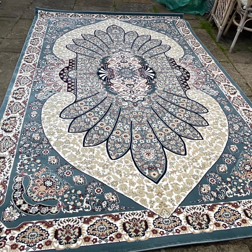 Brand new luxury Isfahan turkish rugs Colour blue size 300x200cm The finest rugs in all Uk collection le5