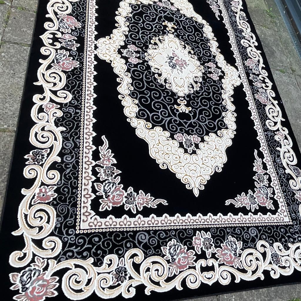 Brand new luxury Isfahan turkish rugs Black size 300x200cm The finest rugs in all Uk
Collection le5