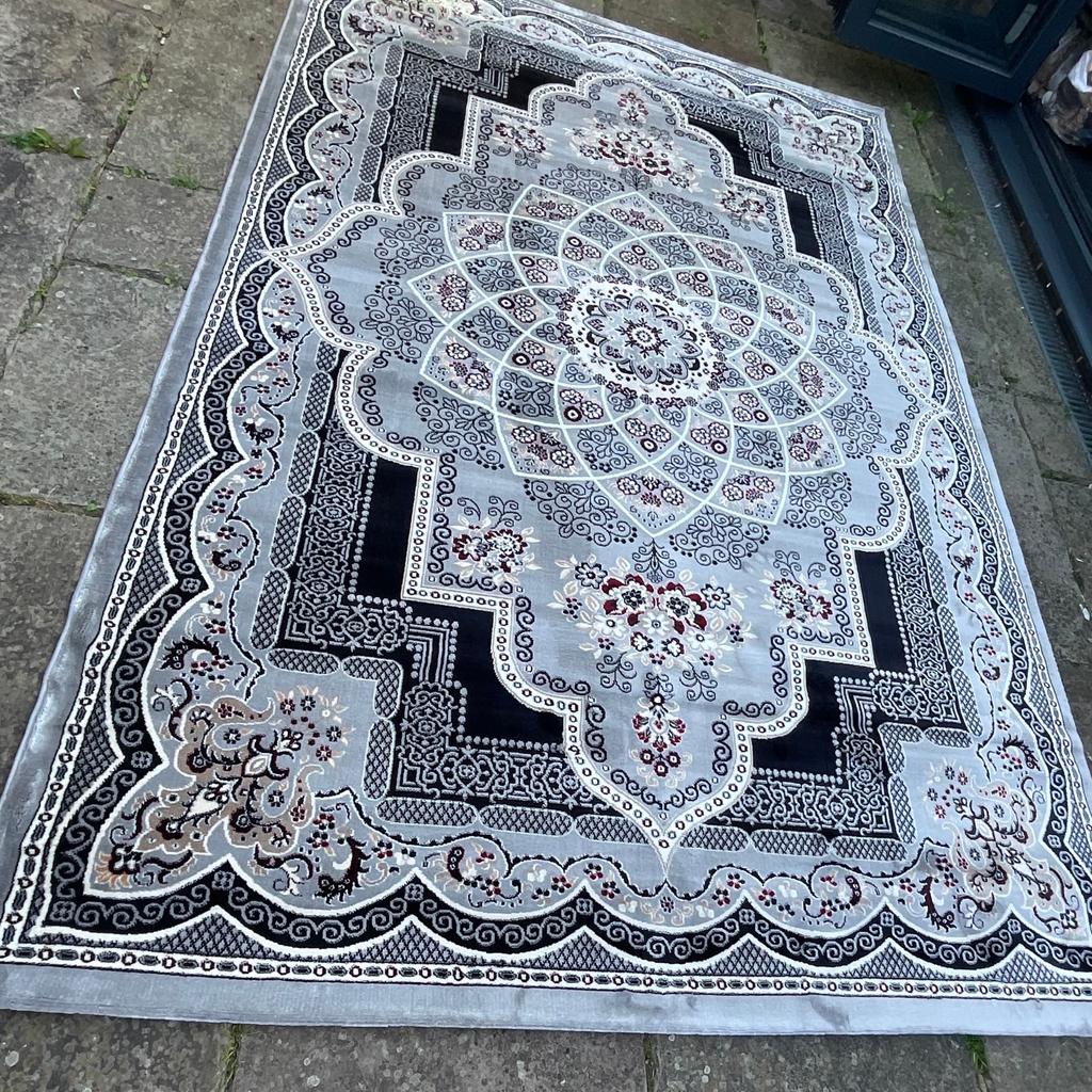 Brand new beautiful luxury Isfahan turkish rugs grey size 300x200cm The finest rugs in all Uk
Collection le5
