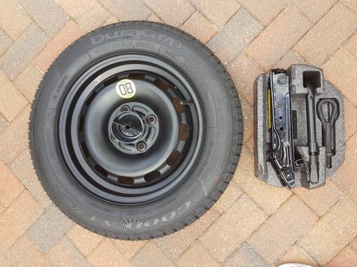 Vehicles Hertfordshire Watford - Photos for Spare tyre and jack kit