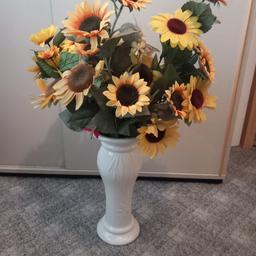 Bodenvase ca. 48 cm hoch und 30 langstielige Sonnenblumen