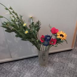 gehäkelte Dekoblumen und Stängel für gehäkelte Blumen  15 Stück und Vase