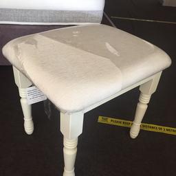 New! Hambleton bedroom stool in white.
Solid pine construction.
Padded beige fabric seat pad.
Removable legs.
Boxed. 
One only available. 

Thanks for looking