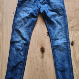 Jeans von Tommy Hilfiger
Größe 29/34
skinny sidney