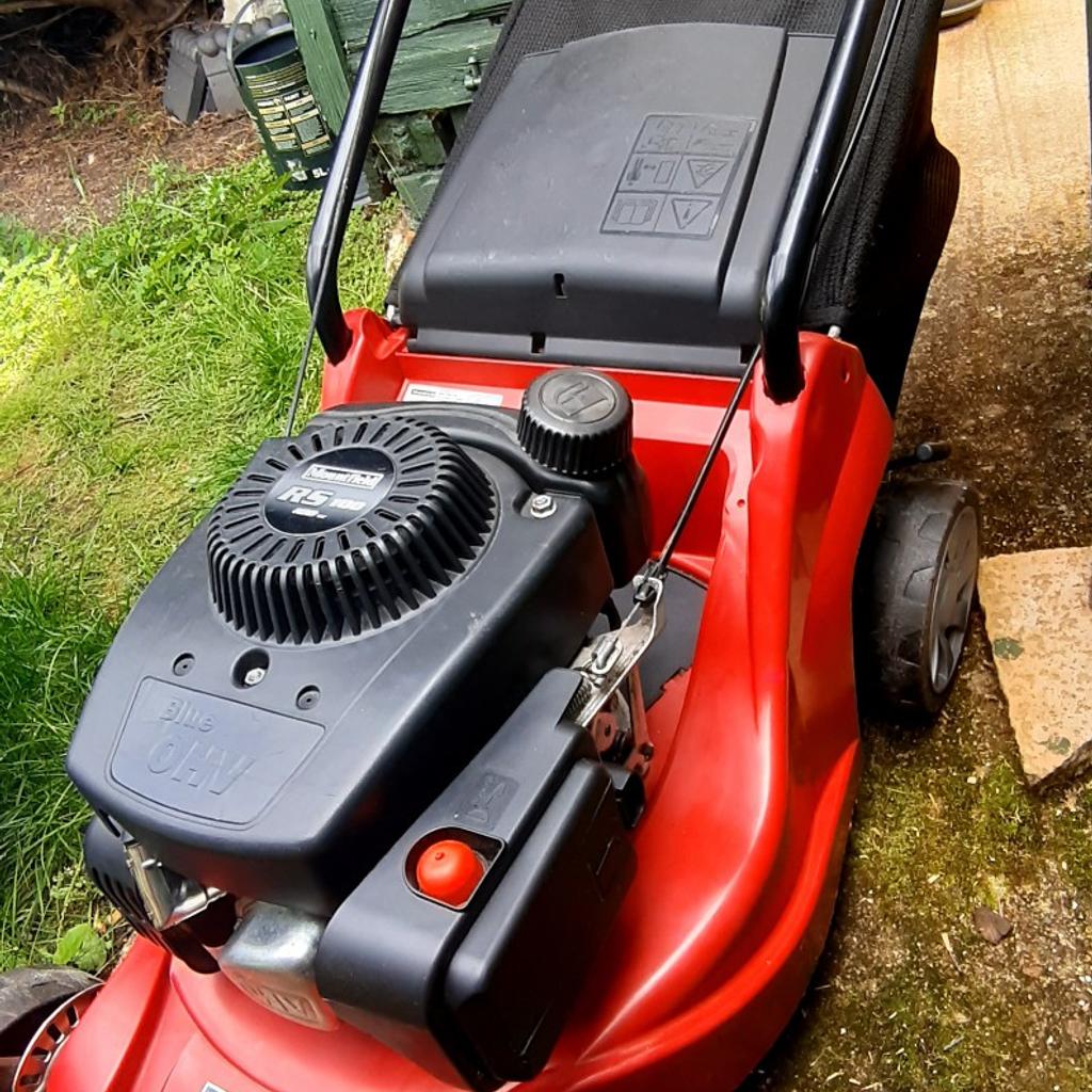 Mountfield RS 100 HP414 petrol lawnmower in very good working condition.
New filter case and filter installed, blade re-sharpened. Only have the pulling cord plastic handle damaged and some discolouring (see photos).
Type: EP 414 (2014)
100cc
1,55kW - 2800/min
18 Kg
95dB
I can drop it off if close to Southampton, otherwise collection in So15.