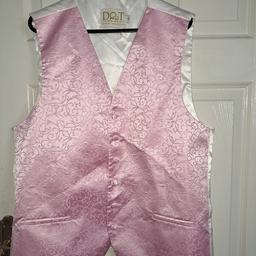 men's size 40
pink swirly pattern wedding waistcoat 

collect hainton avenue grimsby 
near freeman st