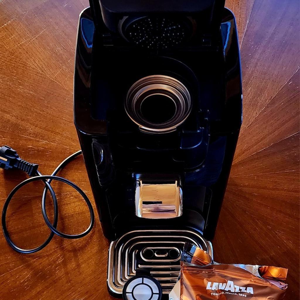 Philips Domestic Appliances HD7865/60 Senseo Quadrante Kaffeepadmaschine, Edelstahl, mit Kaffee Boost Technologie, 1.45 Watt, 1.2 Liter, 19 x 27 x 29 cm, Schwarz
Mit dabei sind 2 Teeeinsatzsiebe