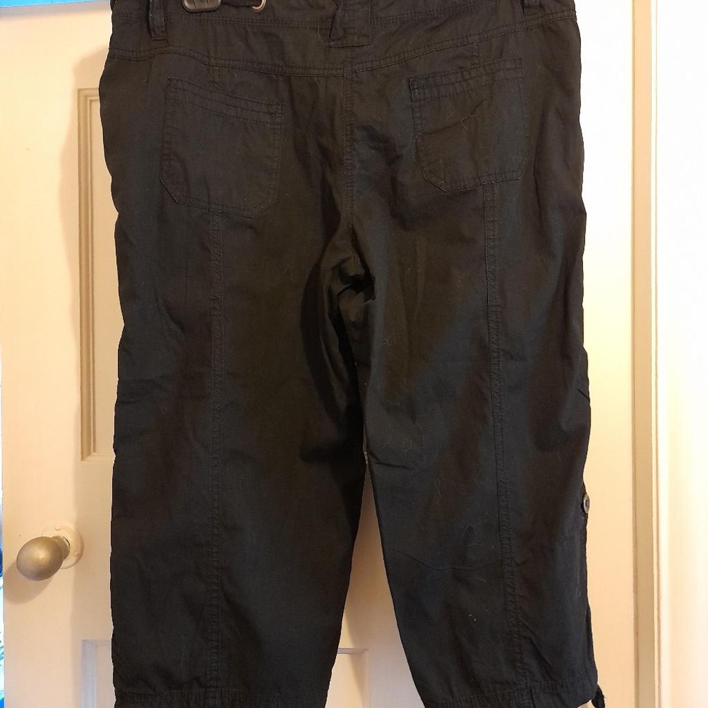 Black George cotton combat type shorts.
Can fold up and button shorter length.
Good clean cond.
fy3 layton or can post for extra.
