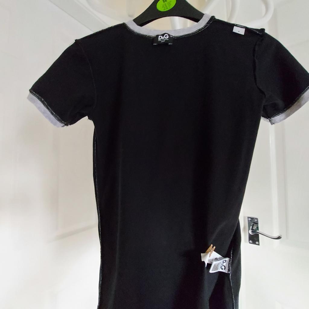 T-Shirt "D&G"Dolce&Gabbana

Junior League Authenticity

Black Colour

Good Condition

Authenticity Guaranteed by Top Security Hologram

Actual size: cm

Length: 52 cm

Length: 37 cm from armpit side

Shoulder width: 32 cm

Sleeves length: 14 cm

Volume hand: 26 cm

Volume breast: 66 cm – 74 cm

Volume waist: 66 cm – 74 cm

Volume hips: 68 cm – 76 cm

Size: 5 - 7 Years

90 % Cotton
10 % Elastane

Made in Serbia