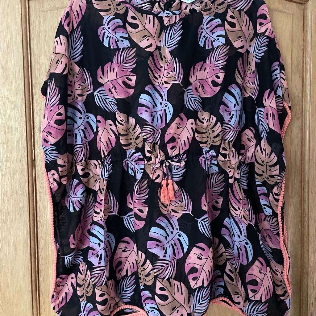 Girls beach cover up - age 10-11 years
Purchased from Primark
In good used condition