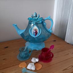 Frozen tea set.
All can be stored inside tea pot after play..
