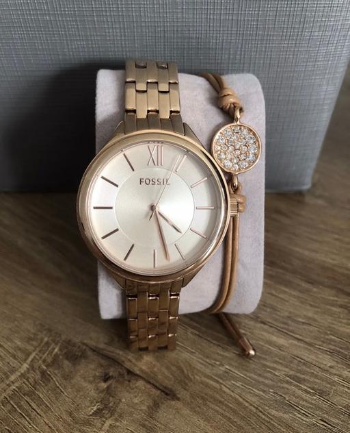 Buy & Sell South Yorkshire Doncaster - Photos for Ladies Fossil Rose Gold Watch & Bracelet Set.