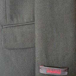 2 piece suit
Only worn twice
Dark grey colour 
THE FIRST PICTURE IS THE EXACT COLOUR OF THE SUIT. 
Sizes are in pictures 
Message if more/other pictures are required 
Suitable for someone whos usually a small size but double check the sizing on the pictures. 

Comes from a smoke and pet free home 
Any questions welcome 
Check out my other items too