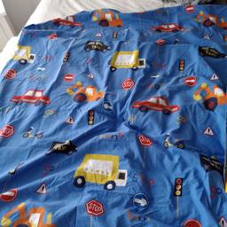My son loves this duvet set. He liked pointing out the trucks, diggers, cars and buses.
This is reversible.