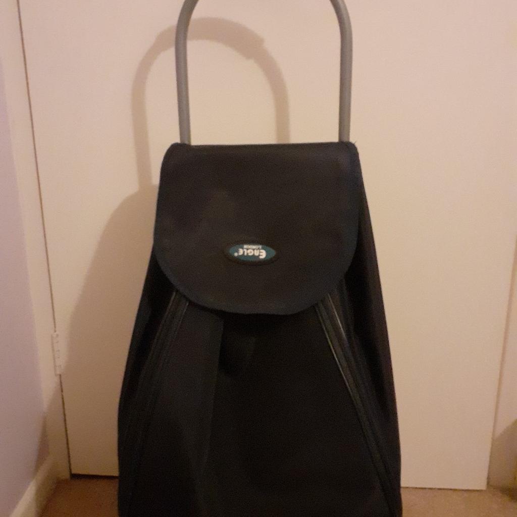 Eagle London Shopping Trolly. with purse pocket at back. Used. Just a small tear on the rubber handle, otherwise in almost new condition approx. size 20x17x8 inches. Collection only