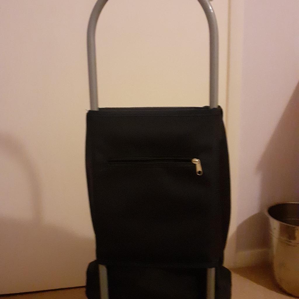 Eagle London Shopping Trolly. with purse pocket at back. Used. Just a small tear on the rubber handle, otherwise in almost new condition approx. size 20x17x8 inches. Collection only
