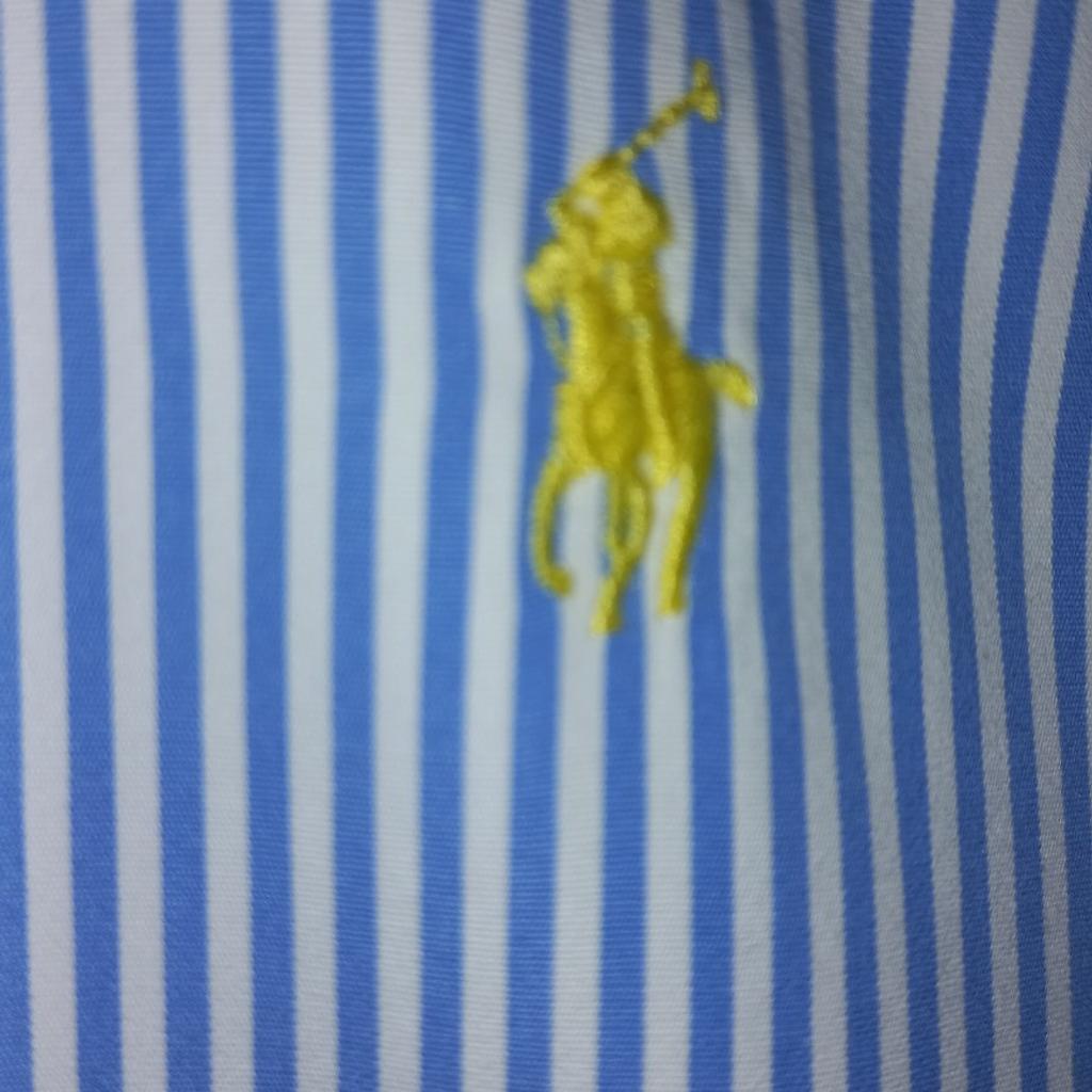 Nur gewaschen - nie getragen
Button down
Blau - weiß - gestreift - Logo in gelb
Leicht tailliert
Nichtraucher-Haushalt ohne Haustiere